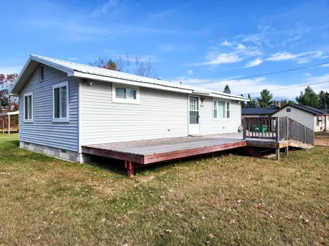 2111 Timber Ln, Harrison, MI 48625 photo 3