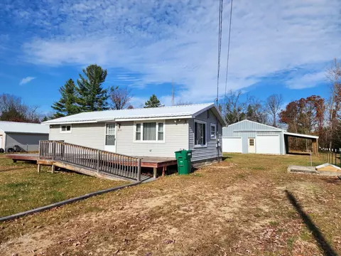 2111 Timber Ln, Harrison, MI 48625 photo 2