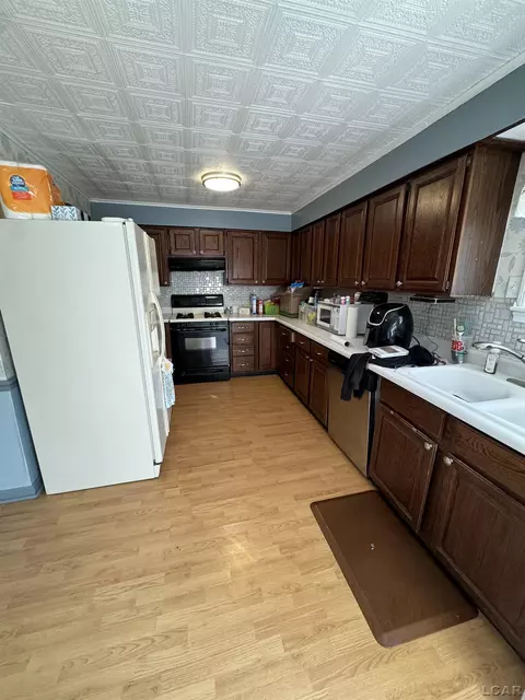 718 E Maumee, Adrian, MI 49221 photo 3