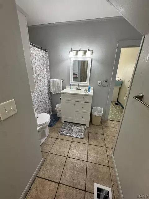 718 E Maumee, Adrian, MI 49221 photo 9