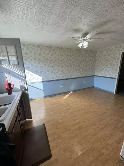 718 E Maumee, Adrian, MI 49221 photo 4