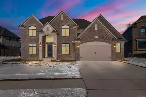 16876 Kentfield, Macomb, MI 48044