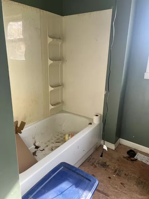 Bath - 1535 Ryan, Flint, MI 48532 photo 1 of 2