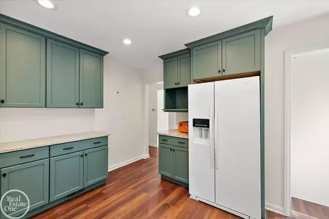 Kitchen - 18921 Moon, Grosse Pointe, MI 48236 photo 3 of 7