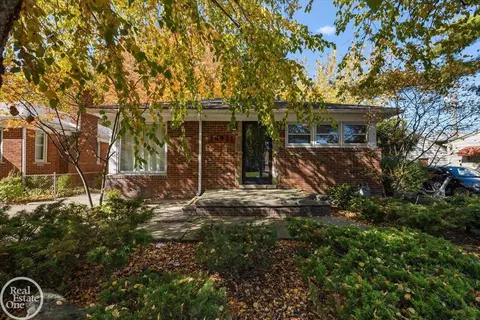 18921 Moon, Grosse Pointe, MI 48236