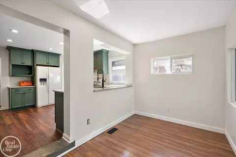 Kitchen - 18921 Moon, Grosse Pointe, MI 48236 photo 6 of 7