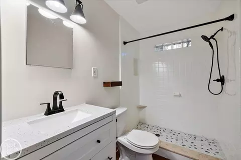 Bath - 18921 Moon, Grosse Pointe, MI 48236 photo 1 of 4
