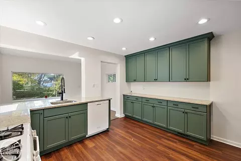 Kitchen - 18921 Moon, Grosse Pointe, MI 48236 photo 2 of 7
