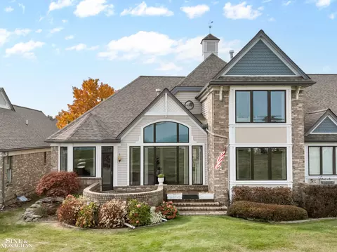 1740 Edison Shrs, Port Huron, MI 48060