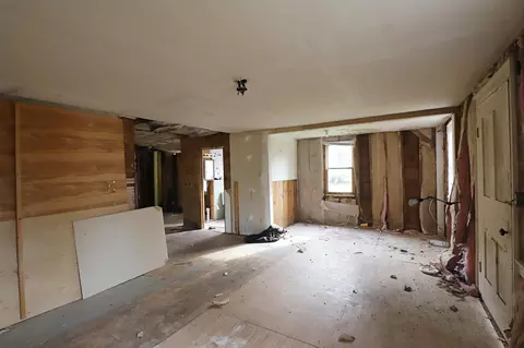 Living - 1569 Flushing, Flushing, MI 48433 photo 3 of 4
