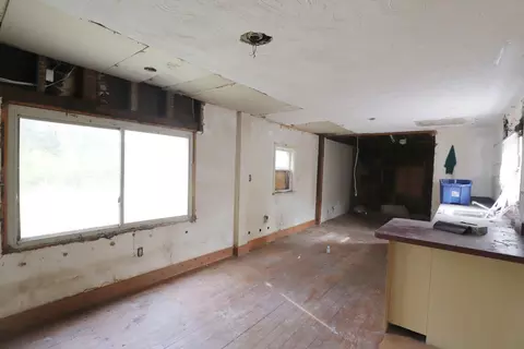 Living - 1569 Flushing, Flushing, MI 48433 photo 1 of 4