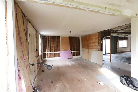 Living - 1569 Flushing, Flushing, MI 48433 photo 4 of 4