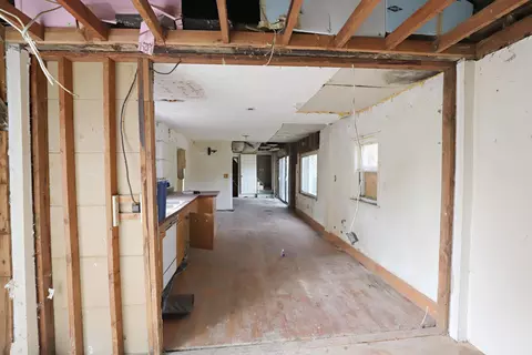 Entry Way - 1569 Flushing, Flushing, MI 48433 photo 1 of 4