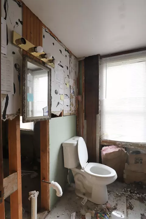 Bath - 1569 Flushing, Flushing, MI 48433 photo 1 of 1