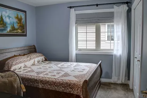 Bedroom - 817 War Bonnet, Tecumseh, MI 49286 photo 3 of 4