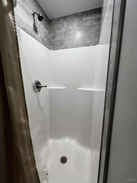 Bath - 817 War Bonnet, Tecumseh, MI 49286 photo 6 of 7