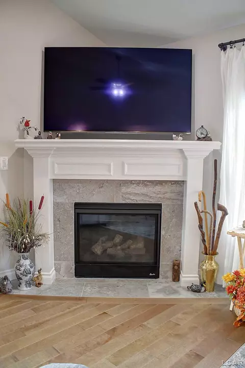 Living - 817 War Bonnet, Tecumseh, MI 49286 photo 3 of 5