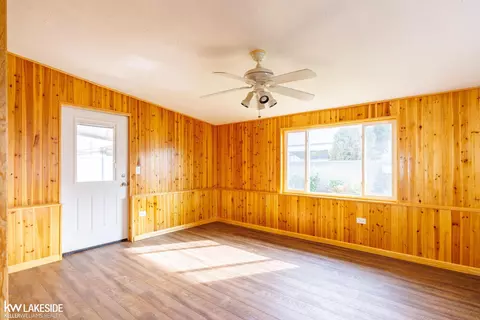 Living - 13636 Beth, Warren, MI 48088 photo 3 of 5