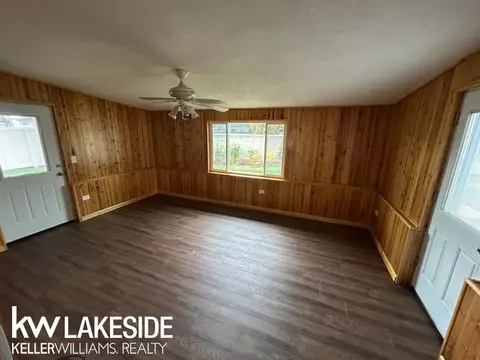 Living - 13636 Beth, Warren, MI 48088 photo 5 of 5