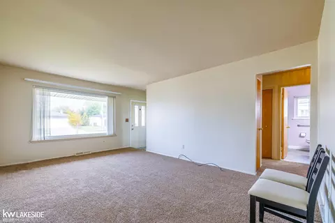 Living - 13636 Beth, Warren, MI 48088 photo 2 of 5