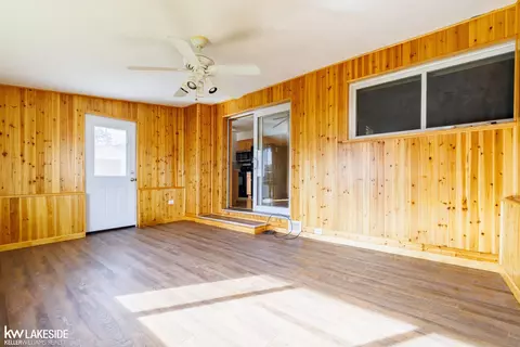 Living - 13636 Beth, Warren, MI 48088 photo 4 of 5