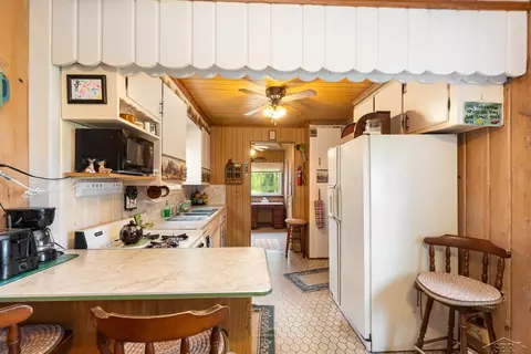 Kitchen - 1995 E Huron, Au Gres, MI 48703 photo 3 of 3