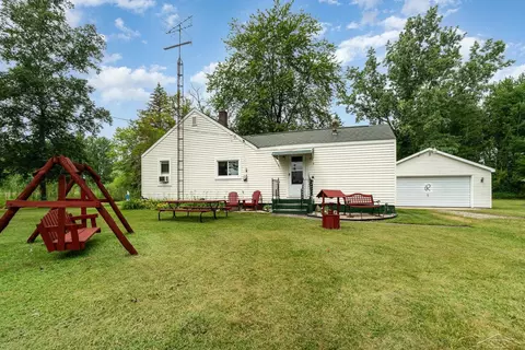 Exterior - 1995 E Huron, Au Gres, MI 48703 photo 2 of 6