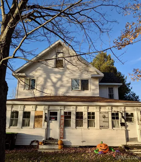 416 W Minckler, Iron River, MI 49935