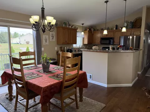 Dining - 1741 Manchester, Gladwin, MI 48624 photo 4 of 4
