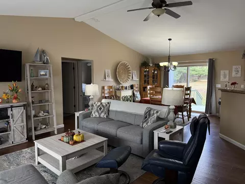 Living - 1741 Manchester, Gladwin, MI 48624 photo 2 of 6