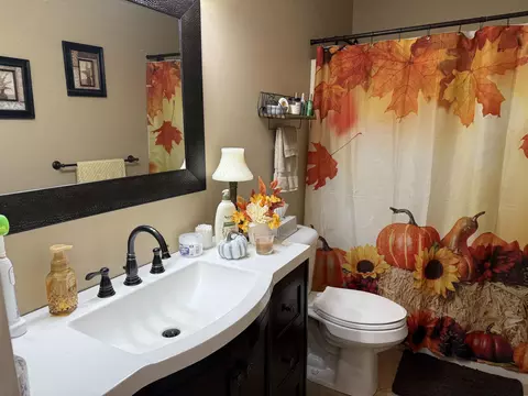 Bath - 1741 Manchester, Gladwin, MI 48624 photo 1 of 4