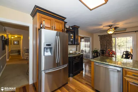 Kitchen - 6351 River, Flushing, MI 48433 photo 2 of 4
