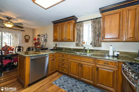 Kitchen - 6351 River, Flushing, MI 48433 photo 4 of 4