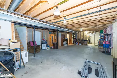 Entry Way - 6351 River, Flushing, MI 48433 photo 4 of 5
