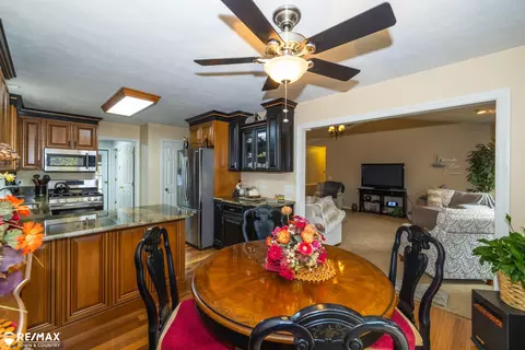 Dining - 6351 River, Flushing, MI 48433 photo 1 of 3
