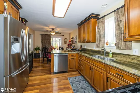 Kitchen - 6351 River, Flushing, MI 48433 photo 3 of 4