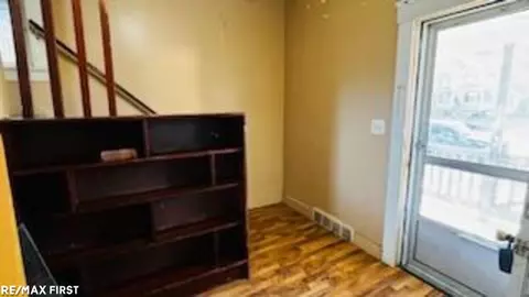 Entry Way - 1223 1st, Jackson, MI 49203 photo 2 of 7