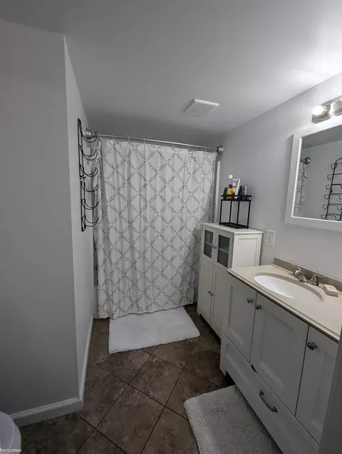 Bath - 908 Cedar, Saint Clair, MI 48079 photo 1 of 2