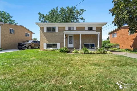 30016 Young, Gibraltar, MI 48173