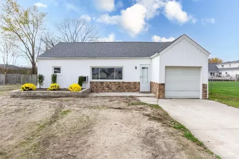 7918 S S Riv, Marine City, MI 48039