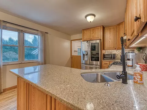 2020 Sheick, Monroe, MI 48162 photo 18