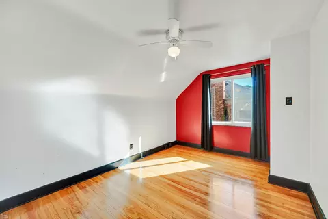 Bedroom - 831 Washington, Grosse Pointe, MI 48230 photo 4 of 6