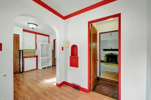 Entry Way - 831 Washington, Grosse Pointe, MI 48230 photo 1 of 3