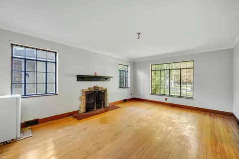 Living - 831 Washington, Grosse Pointe, MI 48230 photo 2 of 3