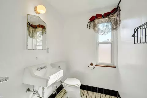 Bath - 831 Washington, Grosse Pointe, MI 48230 photo 2 of 2