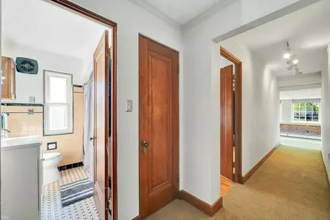 Entry Way - 831 Washington, Grosse Pointe, MI 48230 photo 2 of 3