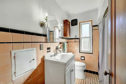 Bath - 831 Washington, Grosse Pointe, MI 48230 photo 1 of 2