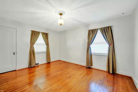Bedroom - 831 Washington, Grosse Pointe, MI 48230 photo 1 of 6