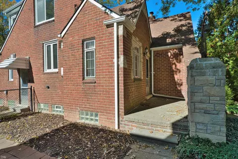 Exterior - 831 Washington, Grosse Pointe, MI 48230 photo 3 of 6