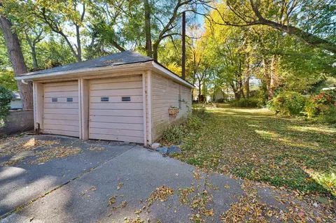 Exterior - 831 Washington, Grosse Pointe, MI 48230 photo 4 of 6